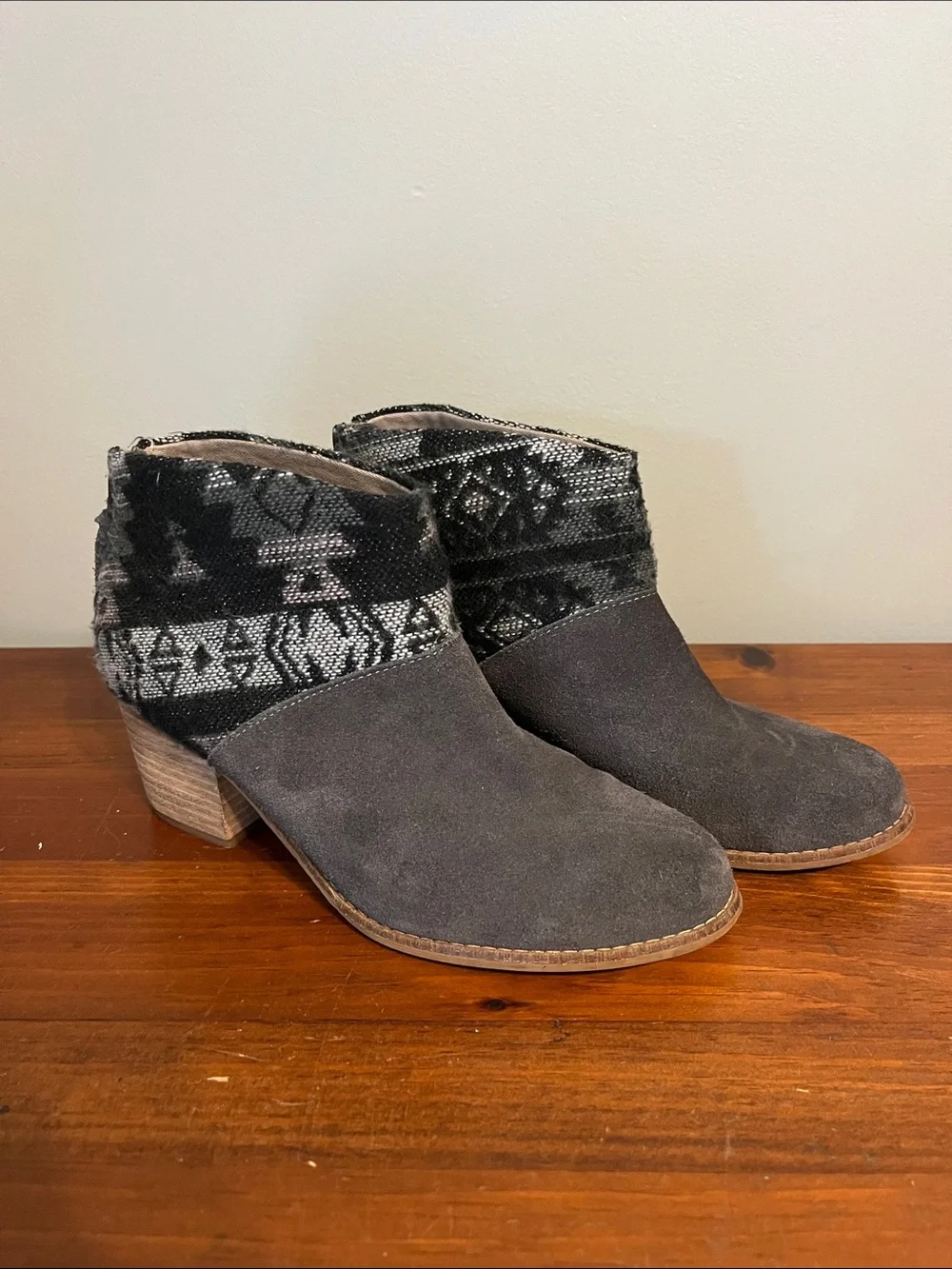 Toms Leila Suede Aztec Ankle Boot, Size 7.5